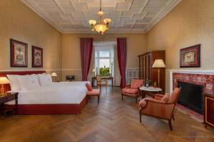 Falkenstein Grand, Autograph Collection