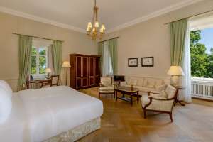 Falkenstein Grand, Autograph Collection
