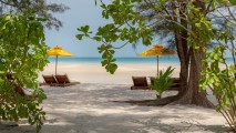 Soneva-Kiri_North-Beach_by-Sandro-Bruecklmeier_8A2A2455